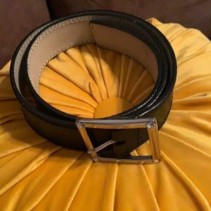 Black Genuine leather Guess medium belt with nice buckle